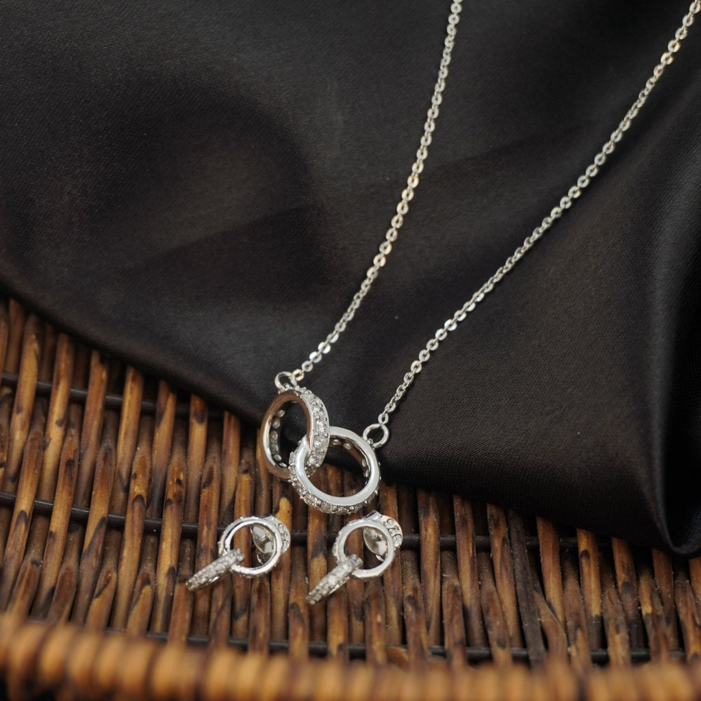 Linked Grace Pendant with Earrings – Silvanza