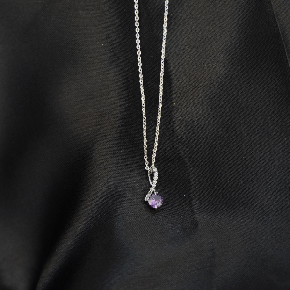 Amethyst Twist Pendant with Linked Chain